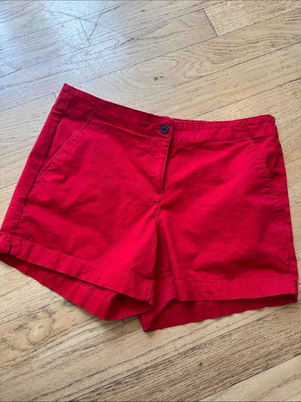 Nautica women’s cherry Red Chino 4&1/2”
Inch shorts, size 14